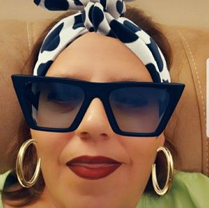 Meet your Posher, Ella